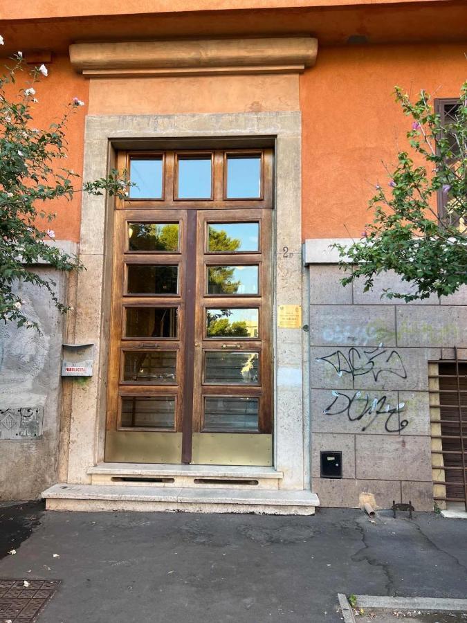 Lovely Art 2 Bedroom Flat Next To Metro Station Lodi Appartement Rome