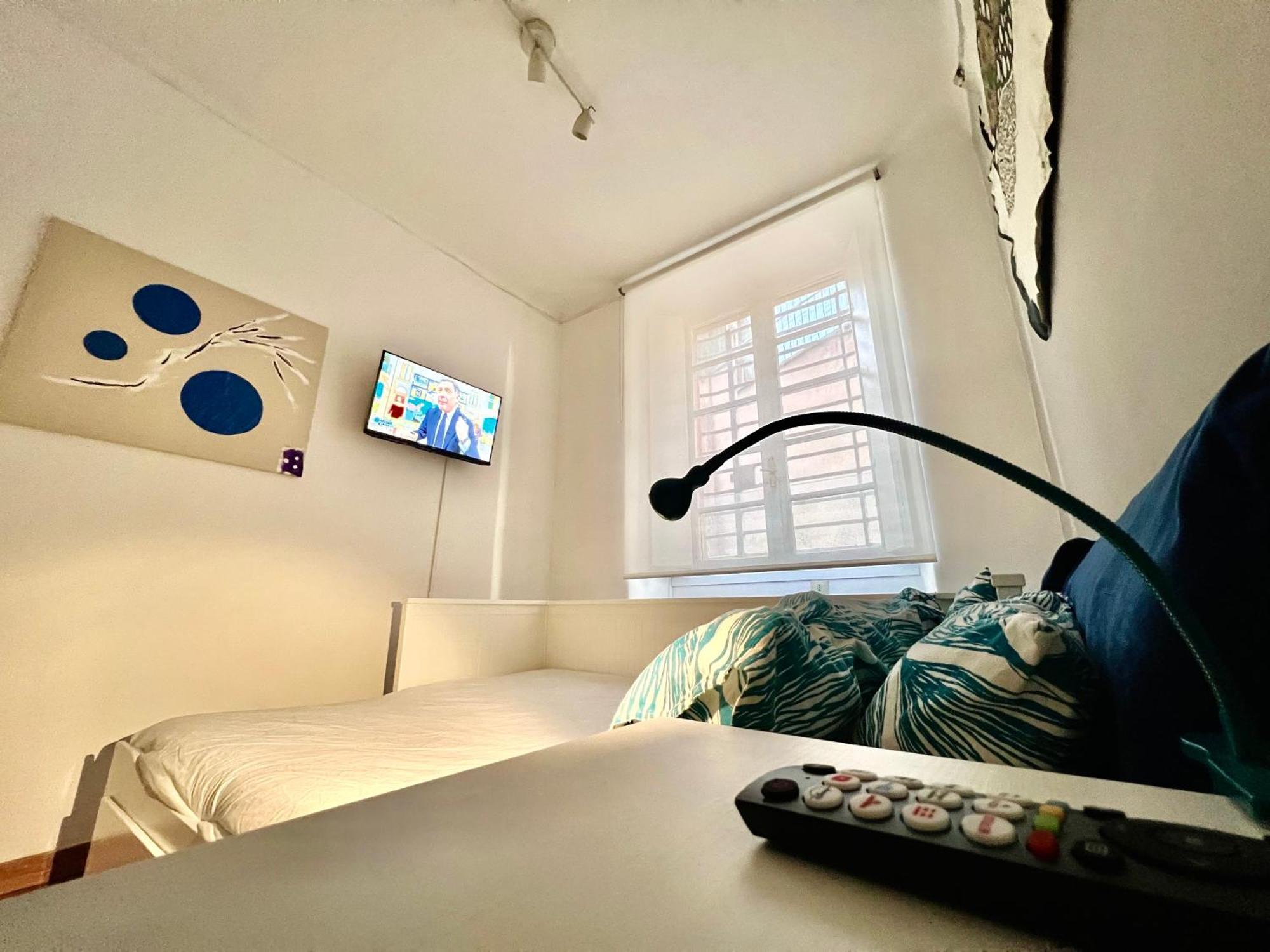 Lovely Art 2 Bedroom Flat Next To Metro Station Lodi Appartement *