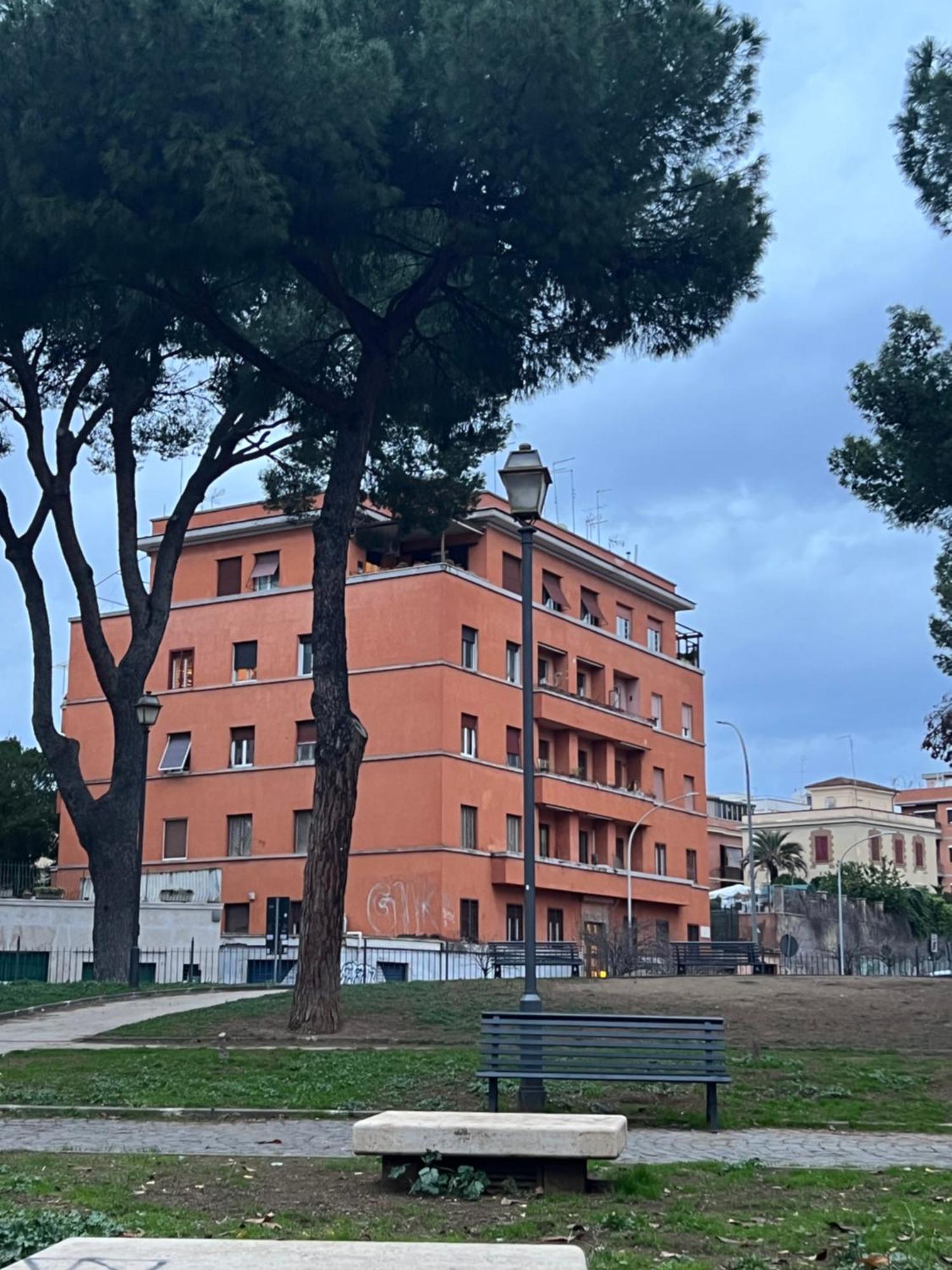 Lovely Art 2 Bedroom Flat Next To Metro Station Lodi Appartement