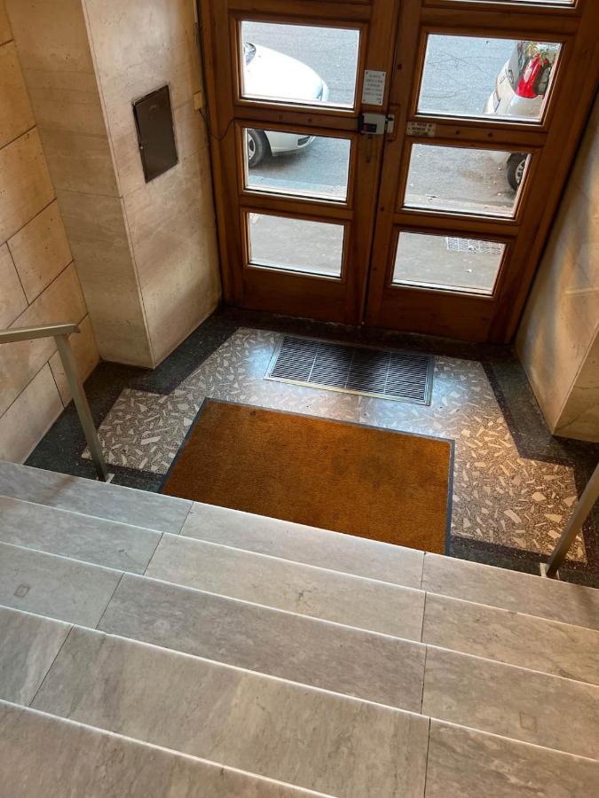 Lovely Art 2 Bedroom Flat Next To Metro Station Lodi Appartement